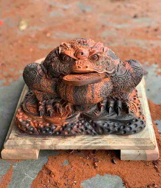 Tác Dụng Phong Thủy Tượng Cóc Thiềm Thừ Gỗ Trắc
